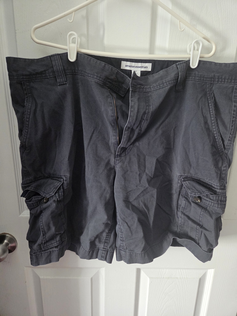 Amazon Essentials Men's Charcoal Gray Cargo Shorts